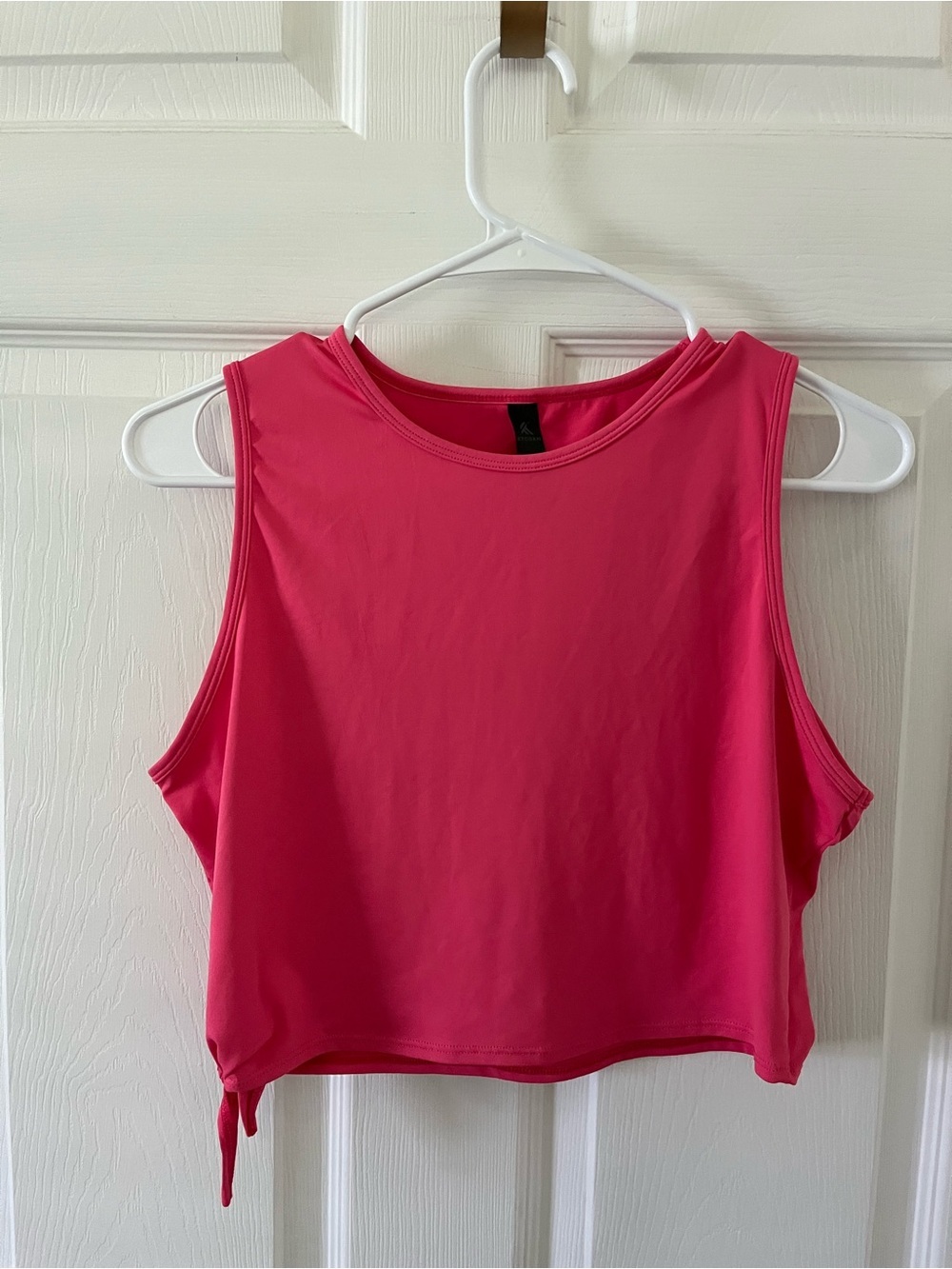 Kyodan Sleeveless Crop Tank Top in Hot Pink